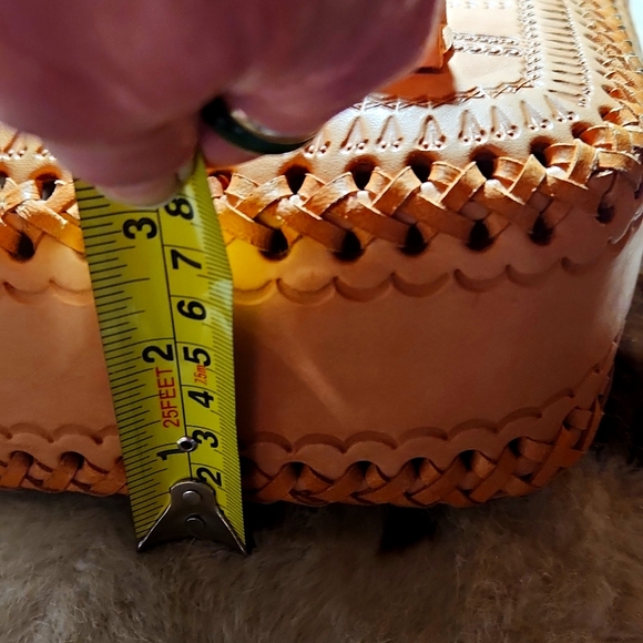 Leather-tooled and hand stitched Western crossbody purse. Artisan. Lg - Picture 9 of 10